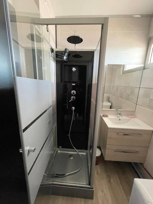 Joli Studio Cabine 1Ere Ligne Avec Parking Prive Палава-ле-Фло Экстерьер фото